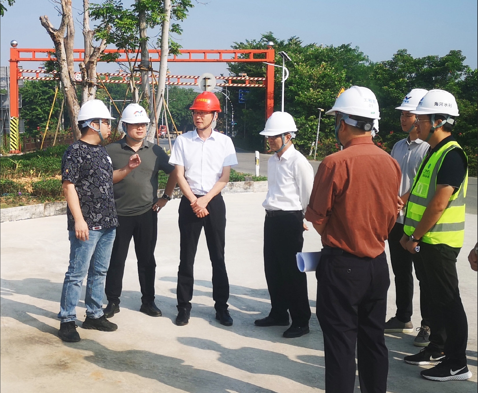 集團公司領導到石埠堤改擴建工程、民生廣場項目現場檢查項目推進情況
